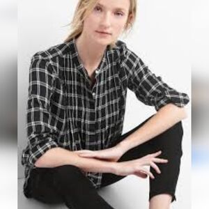 NWT KAARI BLACK METALLIC PLAID